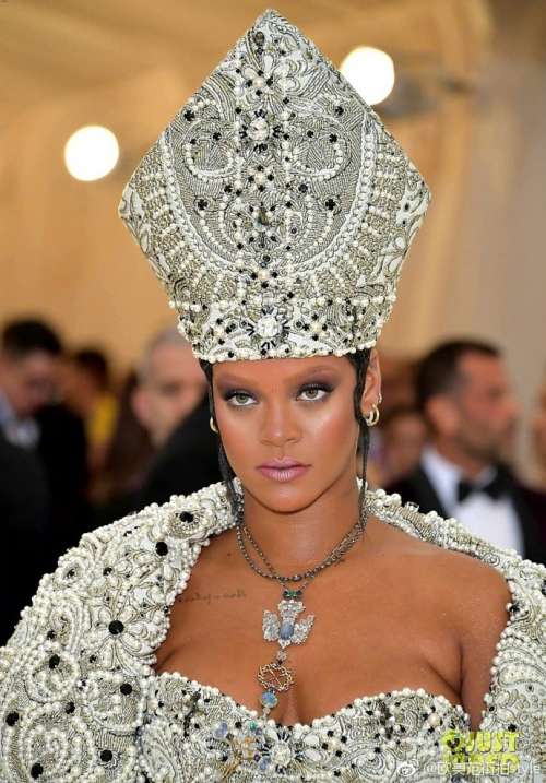 Why Do Women Fake Their Orgasms? The Facts & Figures